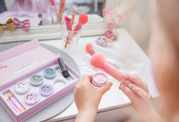 Bezpieczny makijaż dziecięcy - Yooglo