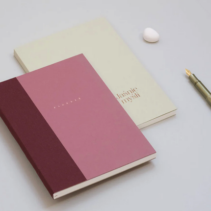 Papierniczeni Planner niedatowany KLASYK – ciemny róż - Yooglo