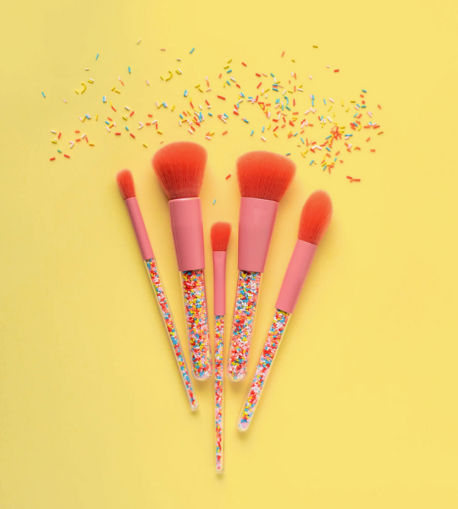 Zestaw 5 pędzli do makijażu z uchwytami w stylu słodkiej posypki - Yooglo