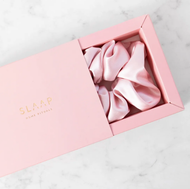 Silk scrunchie powder pink